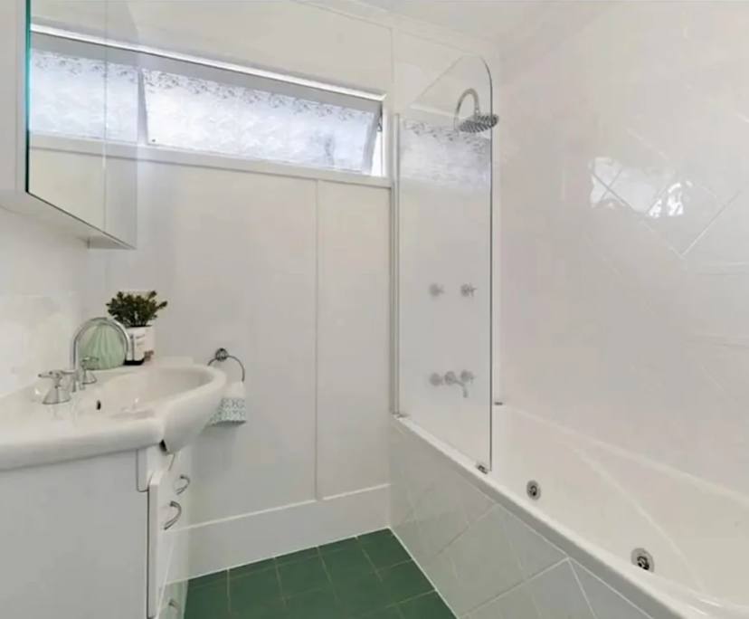 $255, Share-house, 3 bathrooms, Stafford QLD 4053