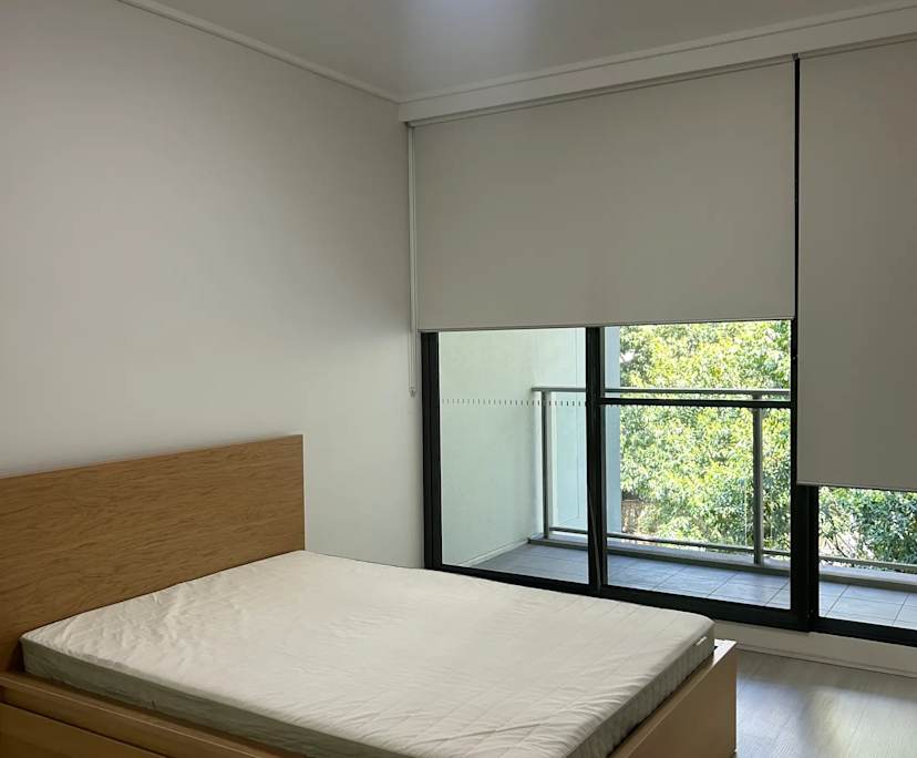 Furnished room with ensuite in a flatshare