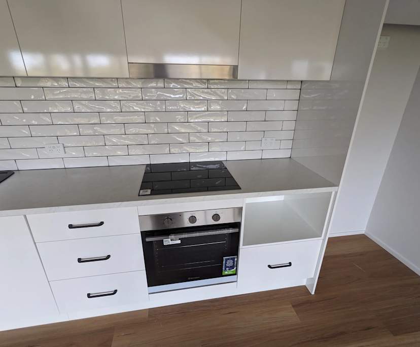 $800, Whole-property, 2 bathrooms, Highland Park QLD 4211