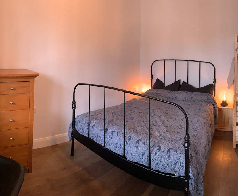 $1,050, Whole-property, 2 bathrooms, Newtown NSW 2042