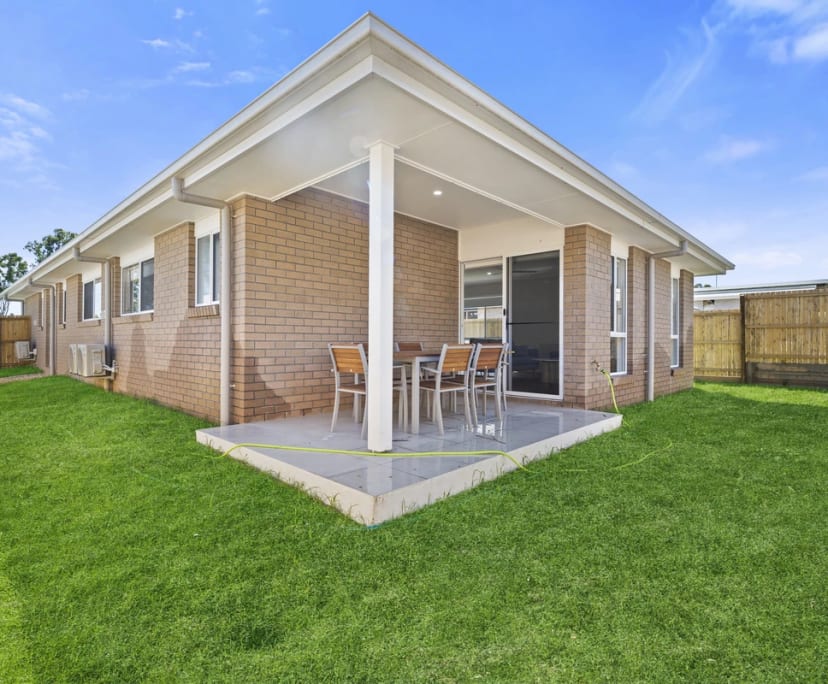 Room for Rent in Redbank Plains, Brisbane 300, Fu...