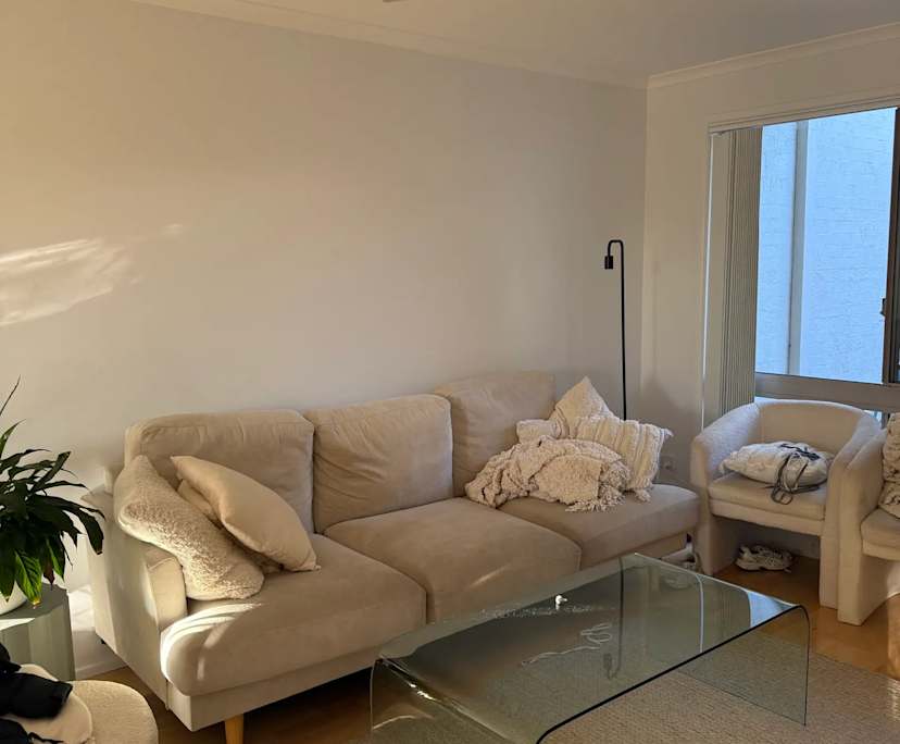 Unfurnished room in a flatshare