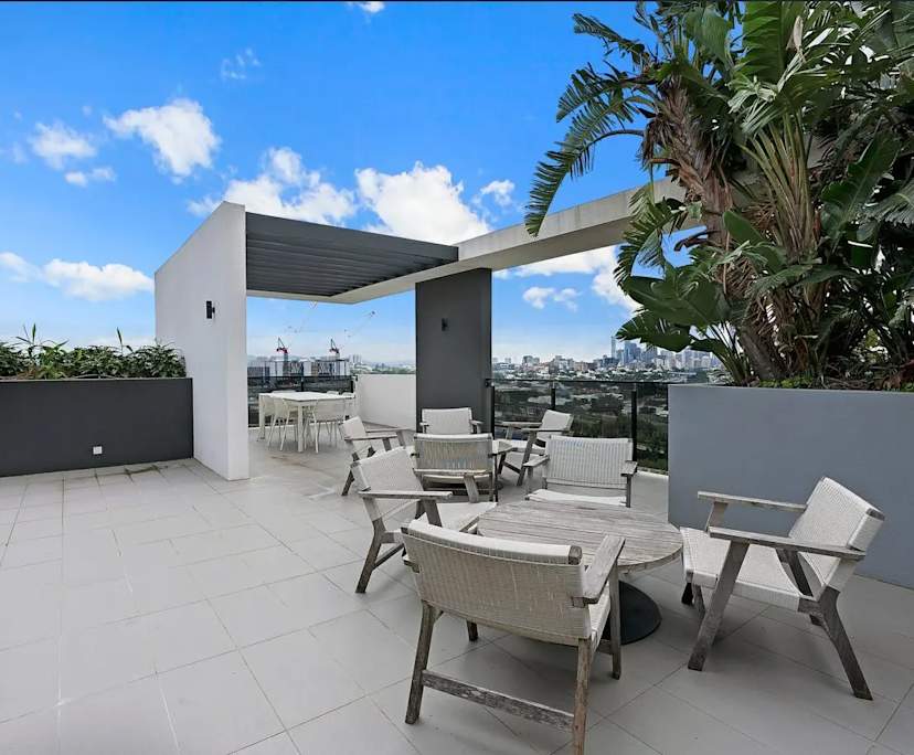 $330, Flatshare, 2 bathrooms, Woolloongabba QLD 4102