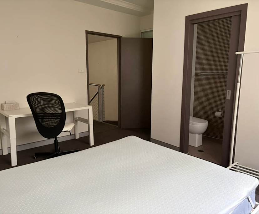 Room with ensuite in a flatshare