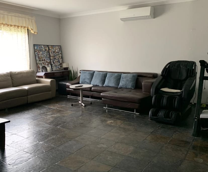 $300, Homestay, 5 bathrooms, Glenfield NSW 2167