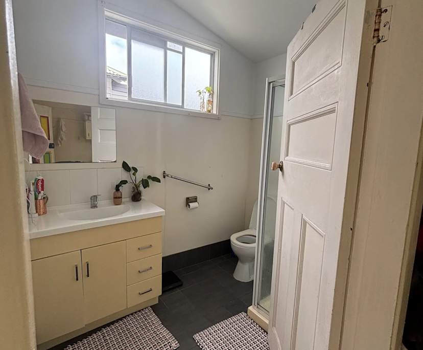 $210, Share-house, 3 bathrooms, Adamstown NSW 2289