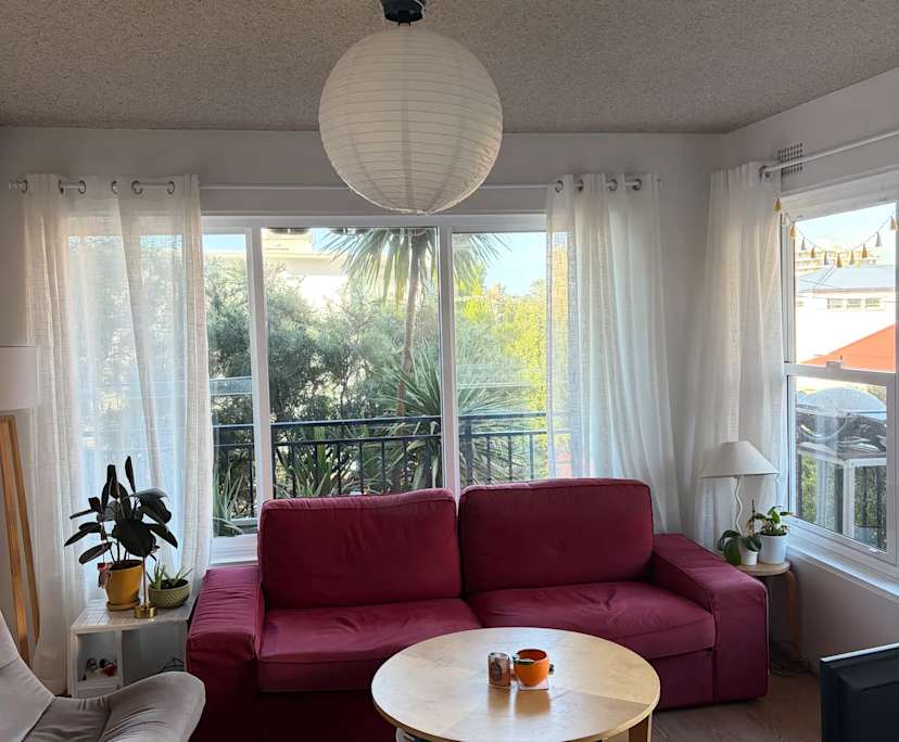 Furnished room in a flatshare