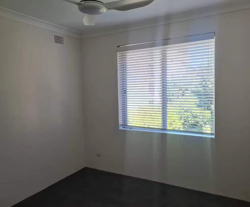 Unfurnished room in a flatshare