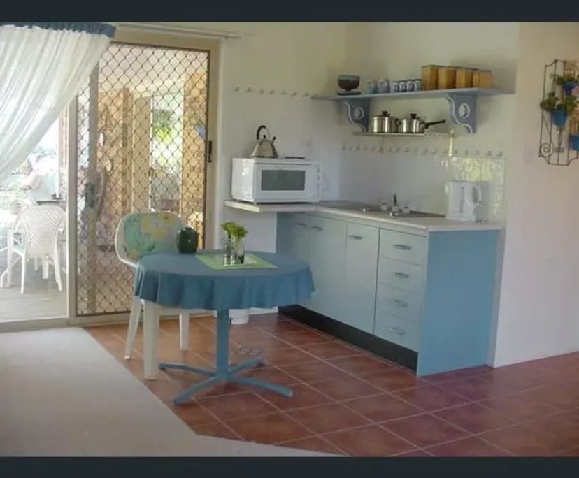 Granny Flat for Rent in Cleveland, Brisbane 350,
