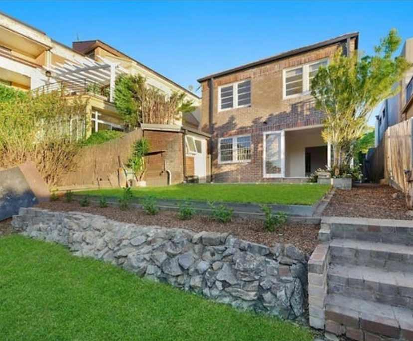 Unfurnished room in a flatshare