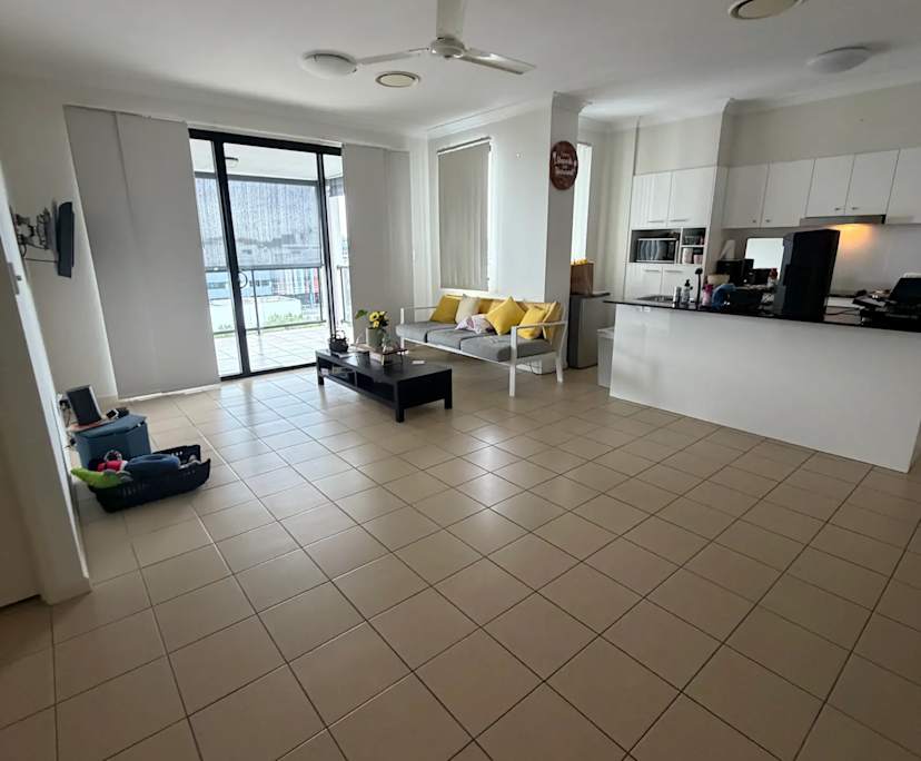 Unfurnished room with ensuite in a flatshare