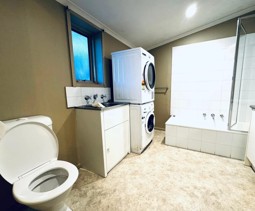 $1,025, Whole-property, 3 bathrooms, Prahran VIC 3181