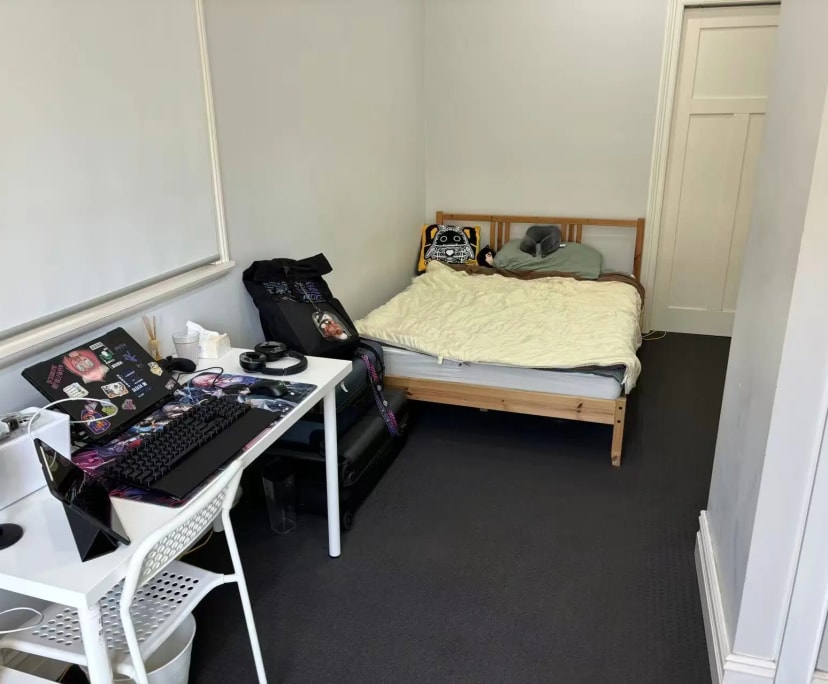 Room in a share house