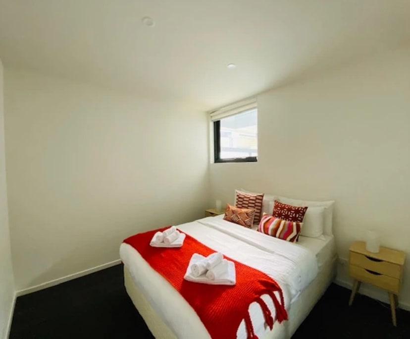 $550, 1-bed, 1 bathroom, St Kilda VIC 3182