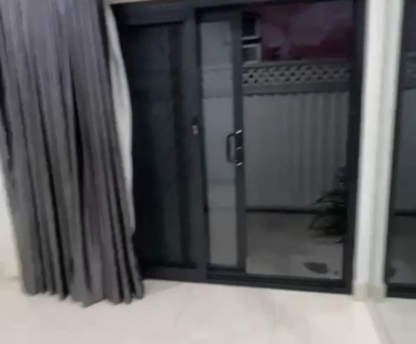 Unfurnished room studio flat for rent