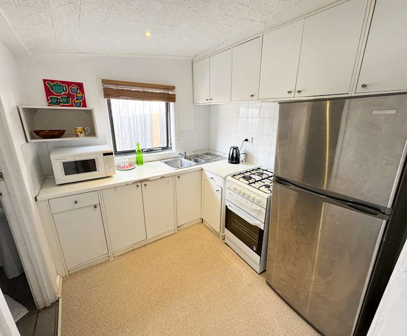 $750, Whole-property, 4 bathrooms, Balaclava VIC 3183