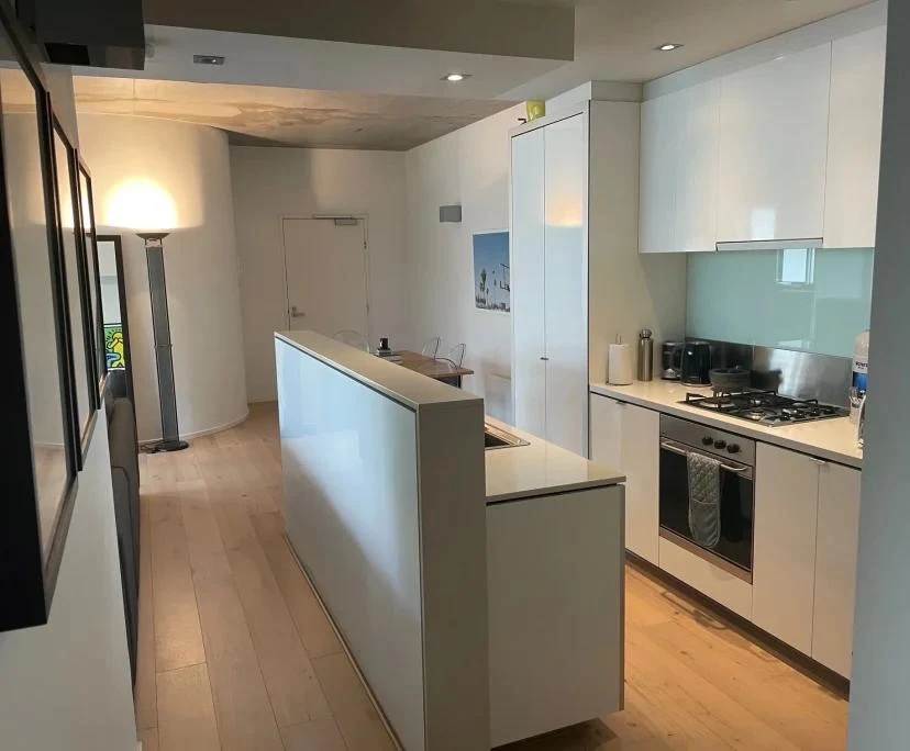 Furnished room in a flatshare