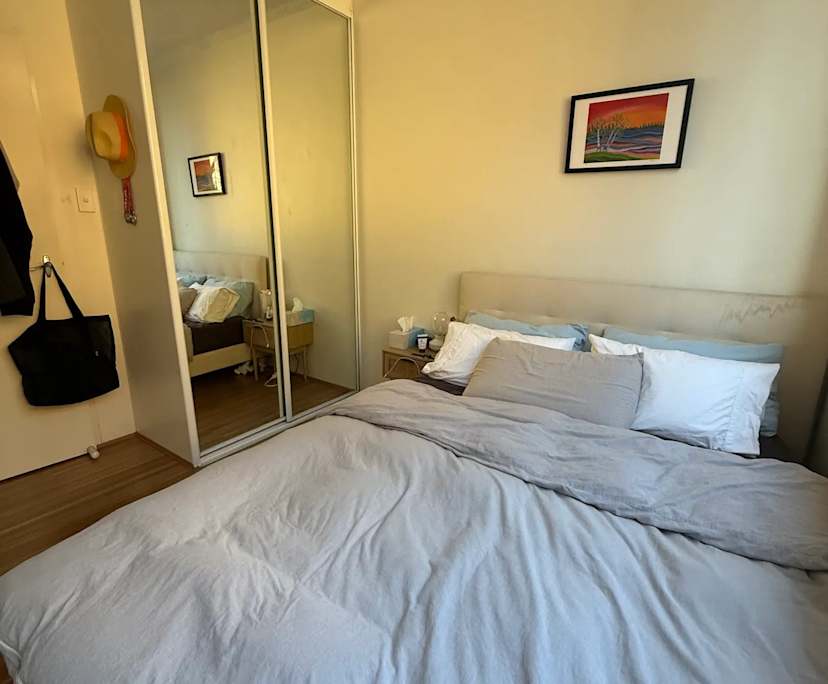 Furnished room in a flatshare