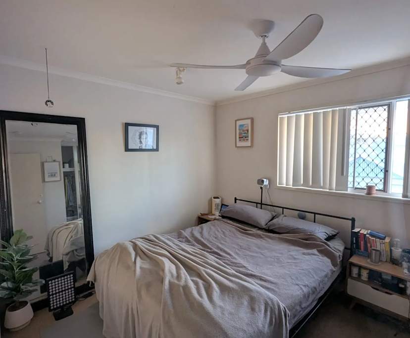 Furnished room in a flatshare