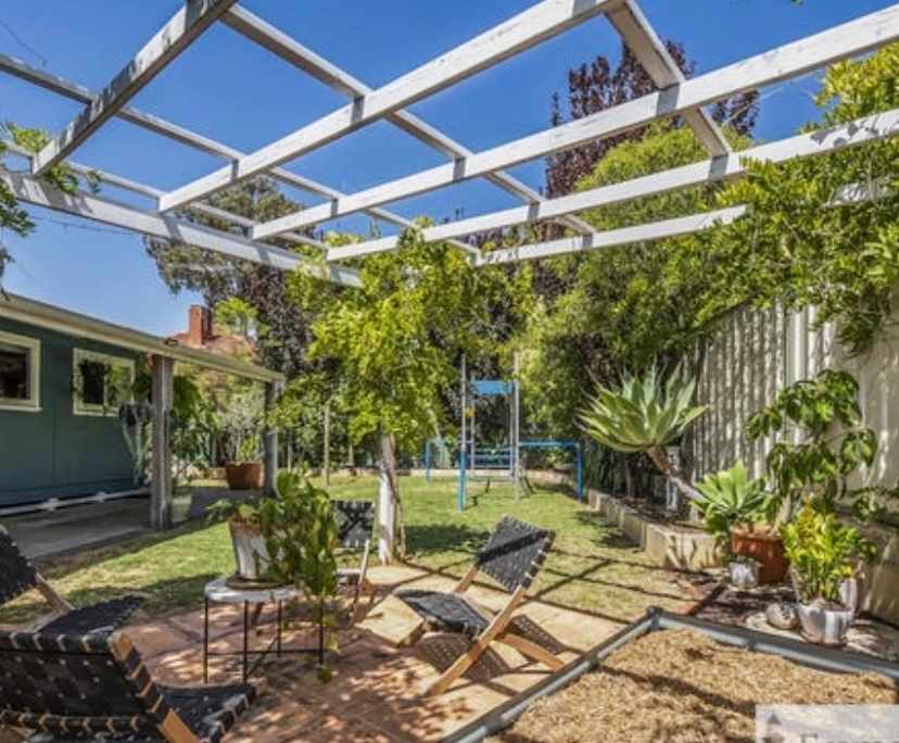 Whole property with 2 rooms for rent