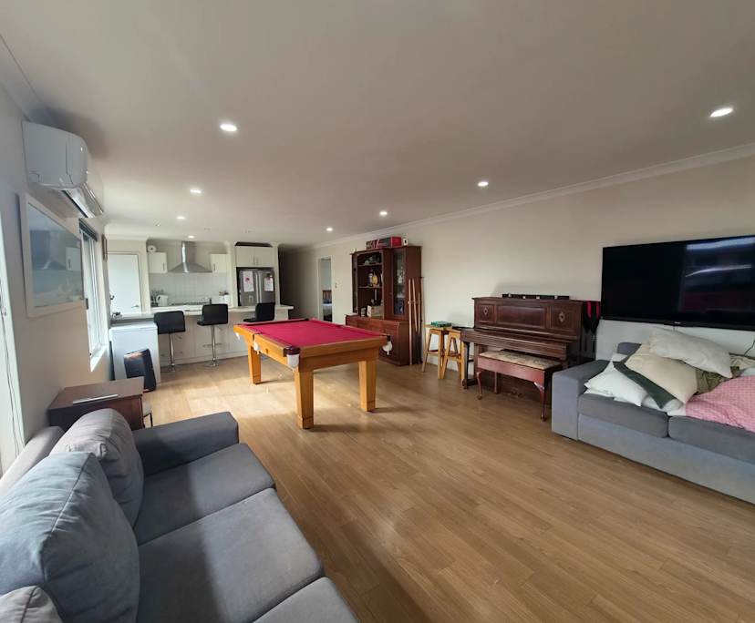 Room in a share house