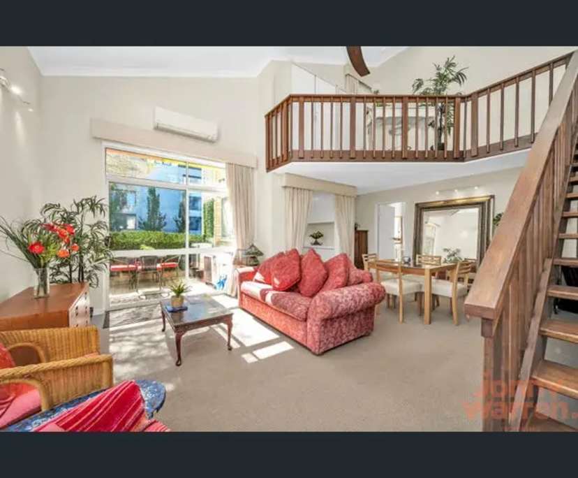Furnished room with ensuite in a flatshare