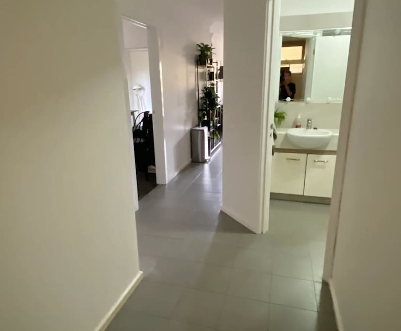 $220, Flatshare, 2 bathrooms, Glen Huntly VIC 3163