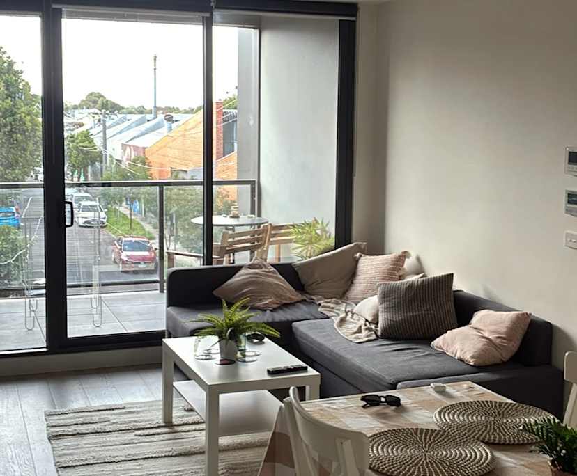 Furnished room with ensuite in a flatshare