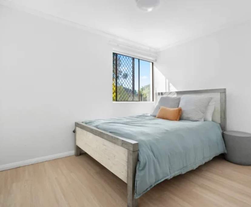 Unfurnished room in a flatshare