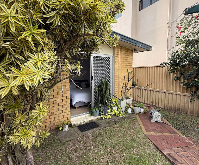 $365, Share-house, 3 bathrooms, Palm Beach QLD 4221