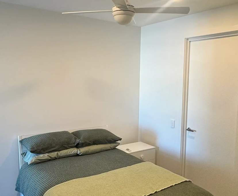 Furnished room with ensuite in a flatshare