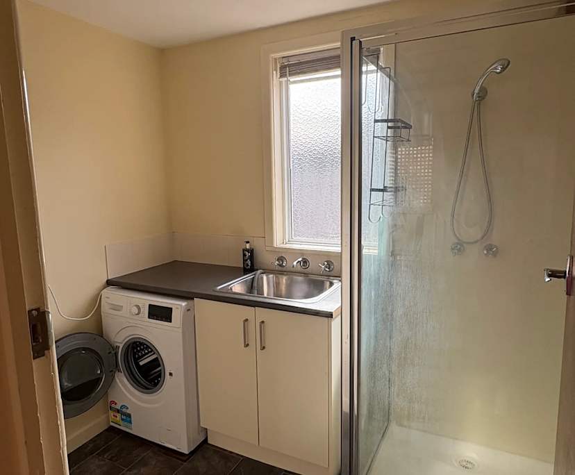 $220, Share-house, 3 bathrooms, Warrnambool VIC 3280