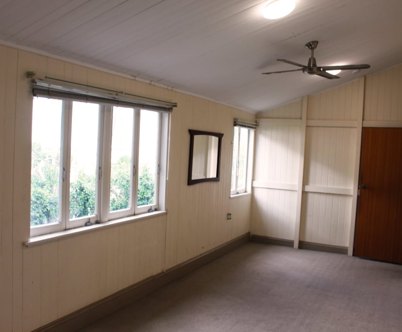 Room in a share house