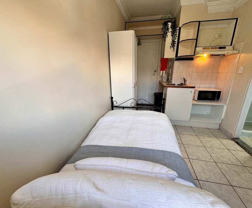 $400, Studio, 1 bathroom, Enmore NSW 2042