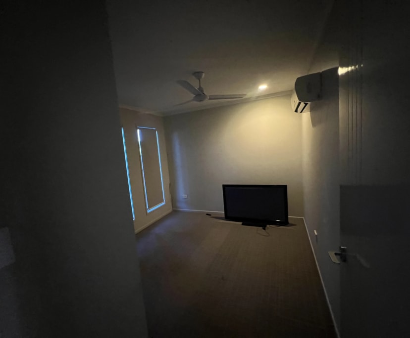 $300, Share-house, 3 bathrooms, Rural View QLD 4740