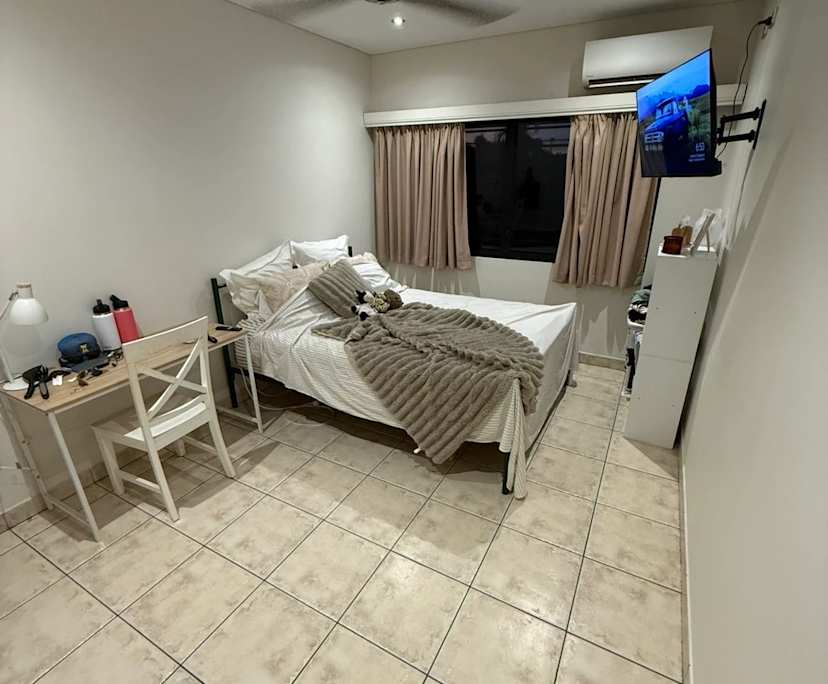 Furnished room in a share house