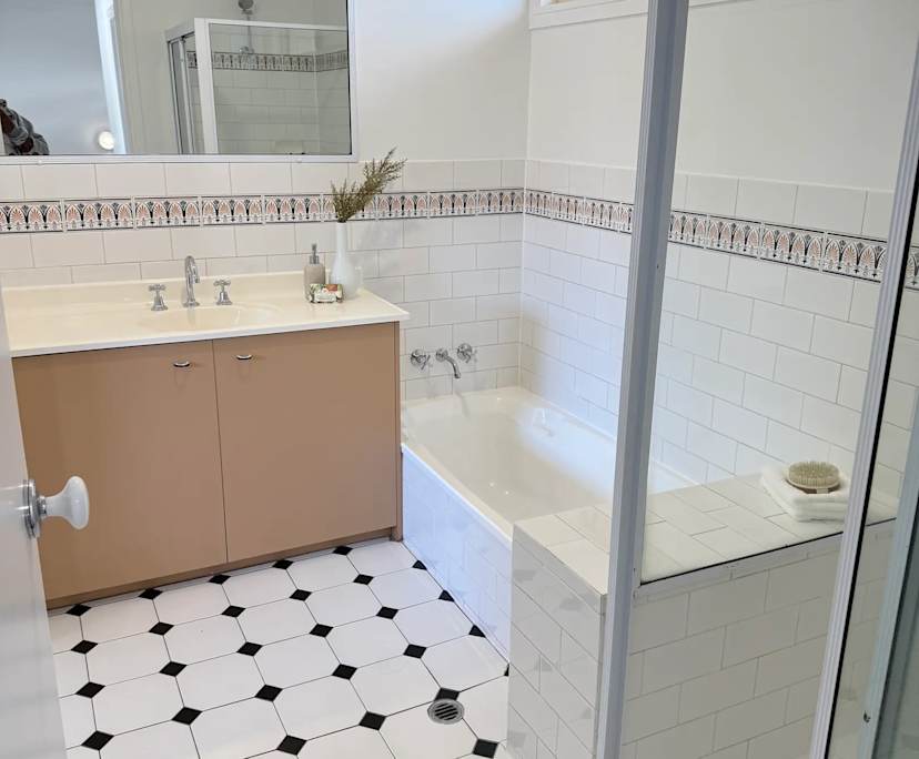 $595, Whole-property, 2 bathrooms, Carina Heights QLD 4152