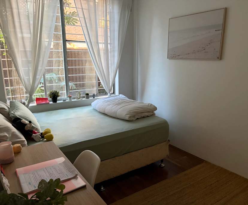 Furnished room in a flatshare