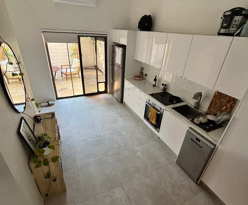 Furnished room in a flatshare