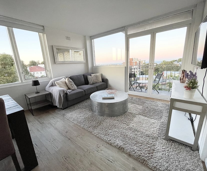 Furnished room in a flatshare