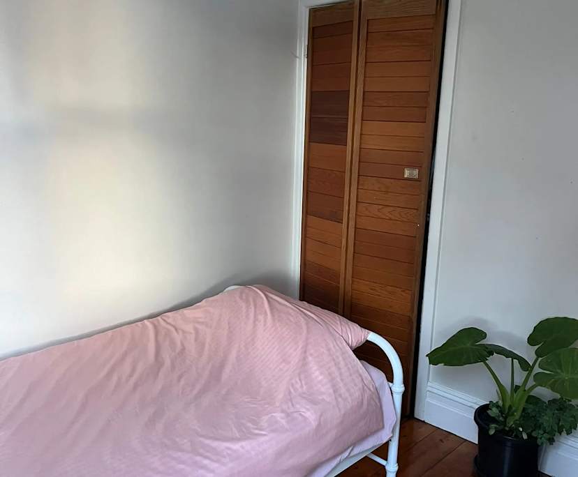 Room in a share house