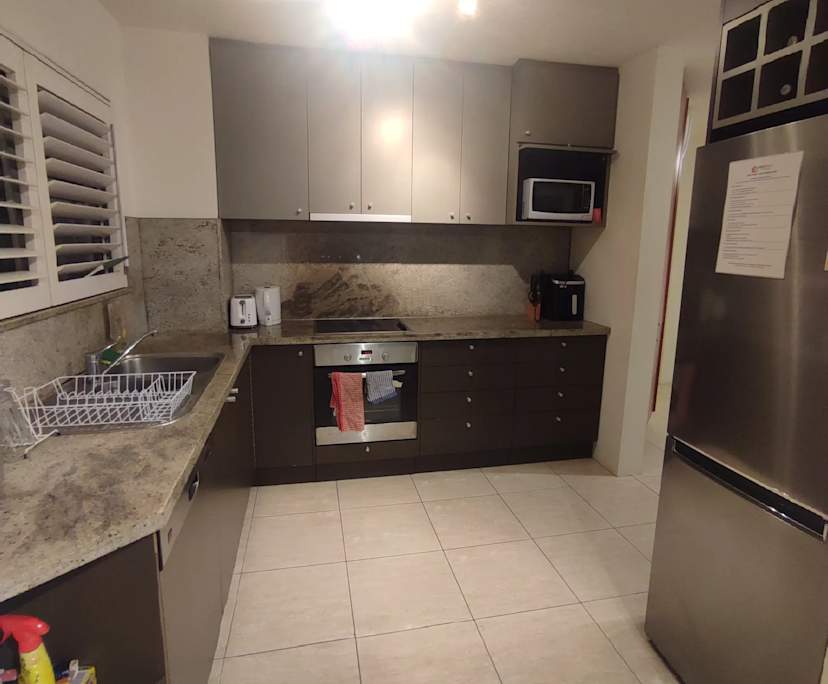 Furnished room with ensuite in a flatshare