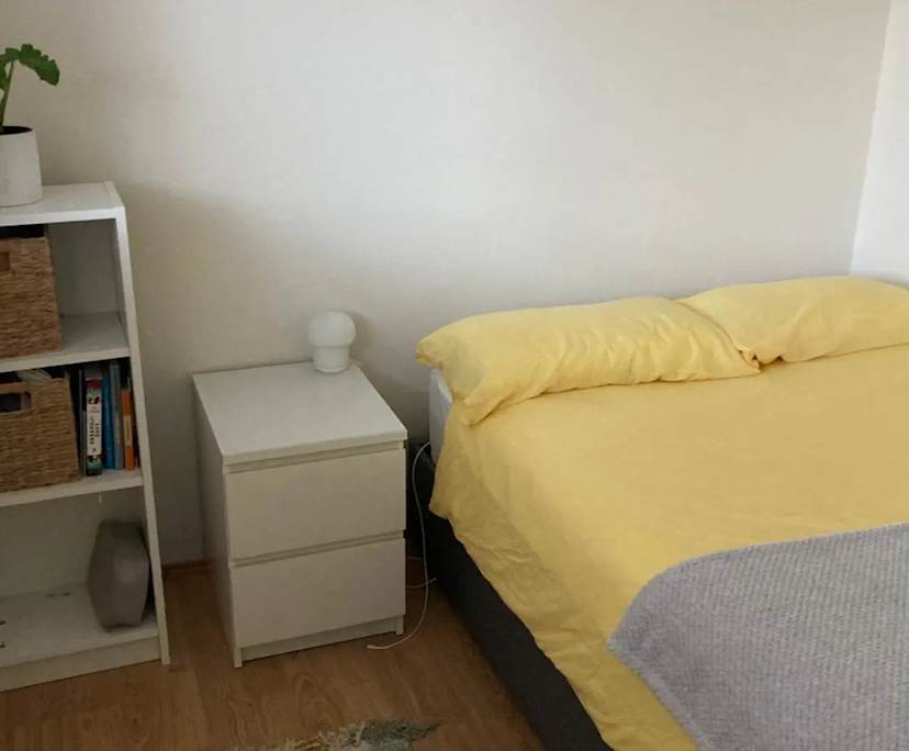 Furnished room in a flatshare