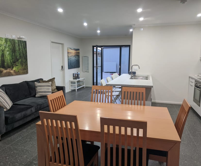 $330, Share-house, 4 bathrooms, Werribee VIC 3030