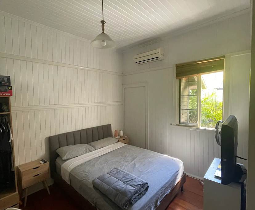 Room in a share house