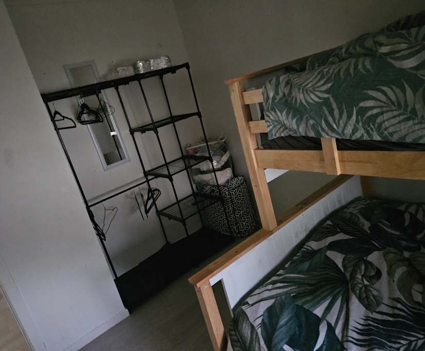 Room in a share house
