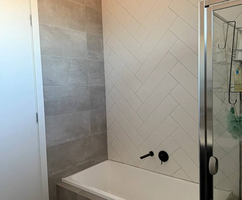 Unfurnished room with own bathroom
