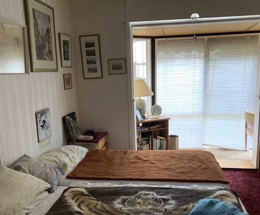 Room in a share house