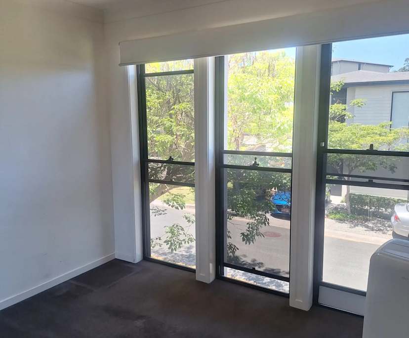 $210, Share-house, 3 bathrooms, Pacific Pines QLD 4211