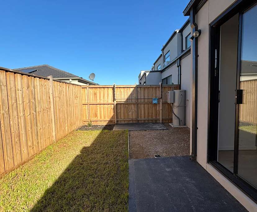 $250, Share-house, 3 bathrooms, Fraser Rise VIC 3336